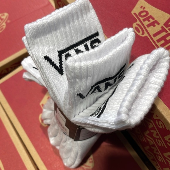 Vans Socks 3 pairs set CREW VANS.
"OFF THE WALL" White/White
NWT - Picture 6 of 16